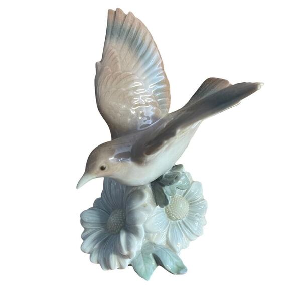 LLadro 1981 Retired Fluttering Nightingale Bird Porcelain RARE Figurine - Picture 1 of 7